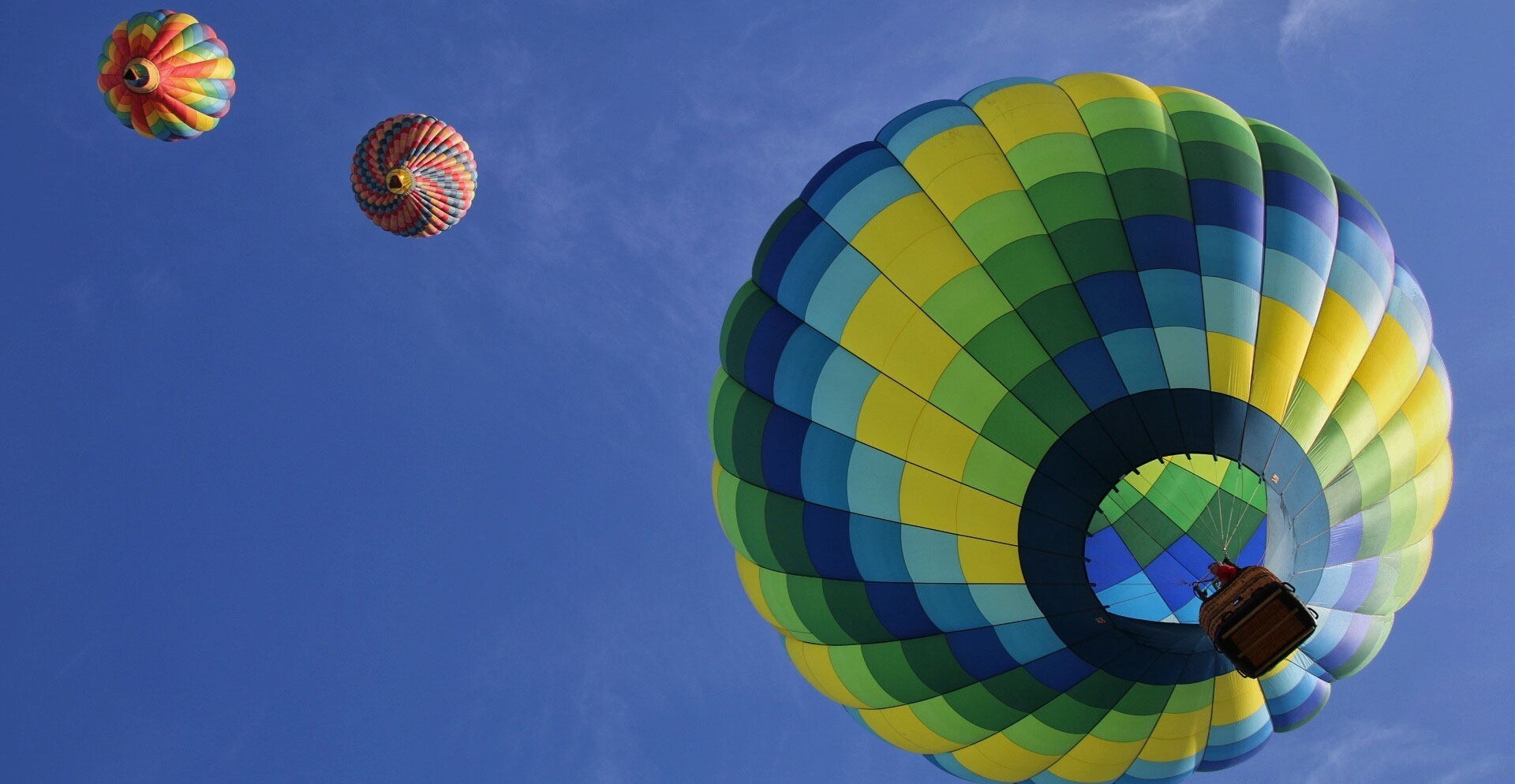 hot-air-balloons-1984308.jpg
